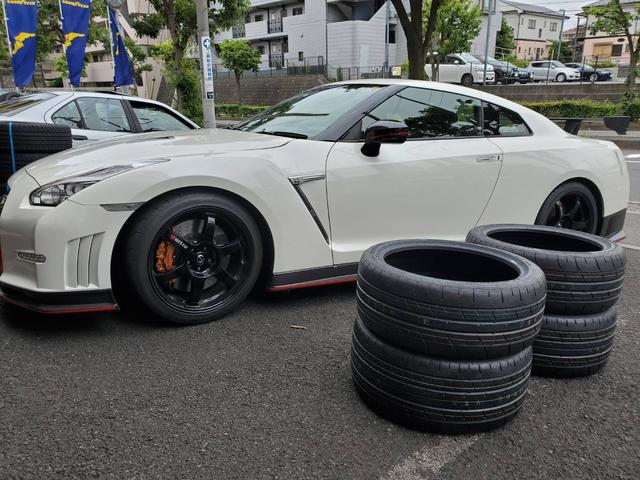 35GTR、２０インチタイヤ交換です。