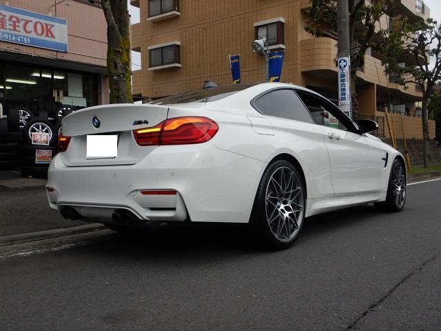 ＢＭＷ　Ｍ４（Ｆ８２）のホイール脱着作業です。