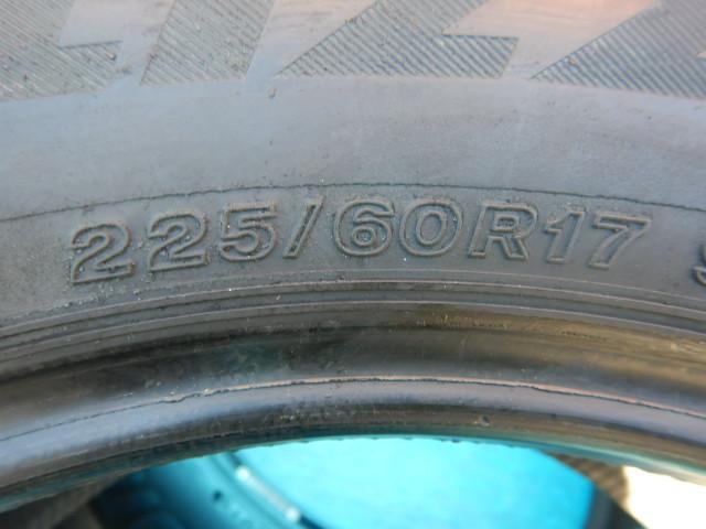 中古ブリヂストン製スタッドレスタイヤ入庫です。
ブリヂストンブリザックＤＭＶ２　225/60Ｒ17　4本