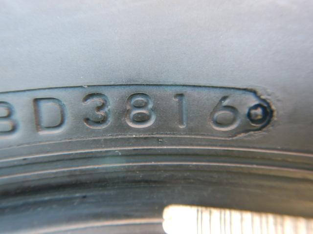 中古ブリヂストン製スタッドレスタイヤ入庫です。
ブリヂストンブリザックＤＭＶ２　225/60Ｒ17　4本