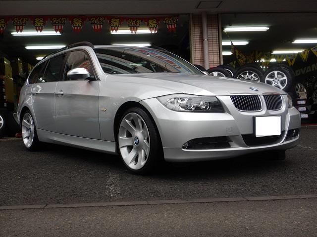 お店のBMW3シリーズツーリングに在庫のホイールを試着してみ お店のBMW3シリーズツーリングに在庫のホイールを試着してみ