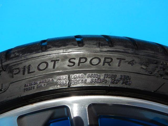 ＢＭＷ４シリーズＭスポーツオプション純正１９インチ入庫しました！
ＢＭＷ純正ダブルスポーク４４２Ｍ　ミシュラン付き！