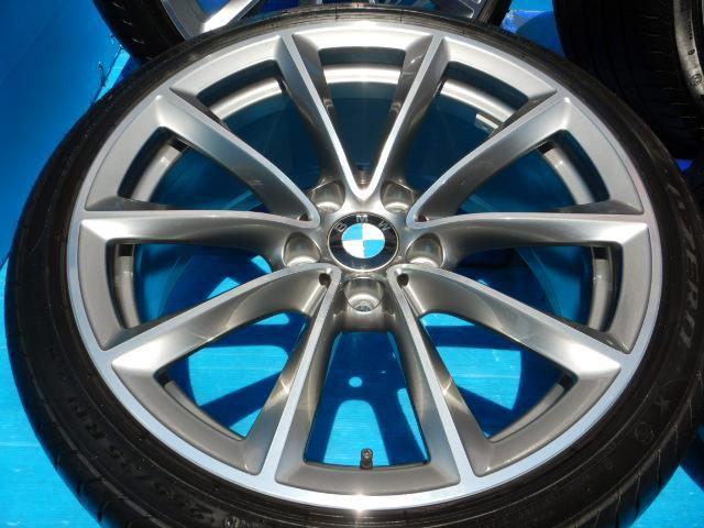 ＢＭＷ　Ｘ１オプション純正１９インチ入庫しました！
ＢＭＷ純正Ｖスポーク３２４　１９インチ
Ｘ１，３シリーズ、４シリーズなどに！