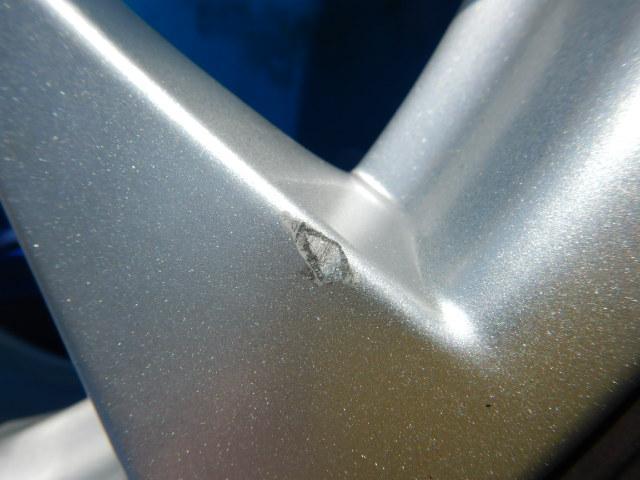 BMW3シリーズオプション純正17インチ入庫しました!
BMW純正Vスポーク395 17インチ
3シリーズ、4シリーズ,X1(E84)などに