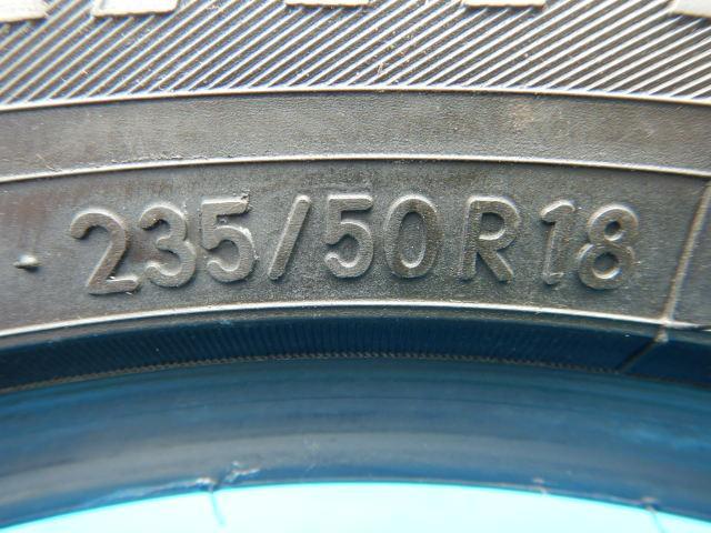 溝たっぷりの中古タイヤ入庫です！
トーヨートランパスｍｐＺ　235/50Ｒ18
アルファード、ヴェルファイアなどに！