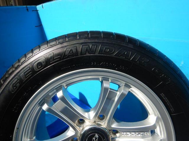 少し車高の上がったハイエースなどにオススメの17インチ入庫 少し車高の上がったハイエースなどにオススメの17インチ入庫