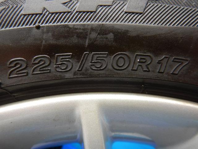 BMW3シリーズラグジュアリー純正17インチ入庫です!
BMW純正マルチスポーク414 17インチ ブリヂストンランフラット付き