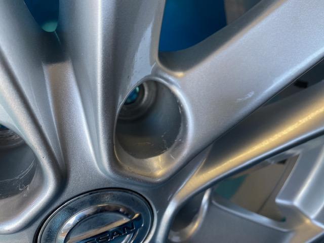 未使用タイヤ付きのエクストレイル純正入庫しました 未使用タイヤ付きのエクストレイル純正入庫しました