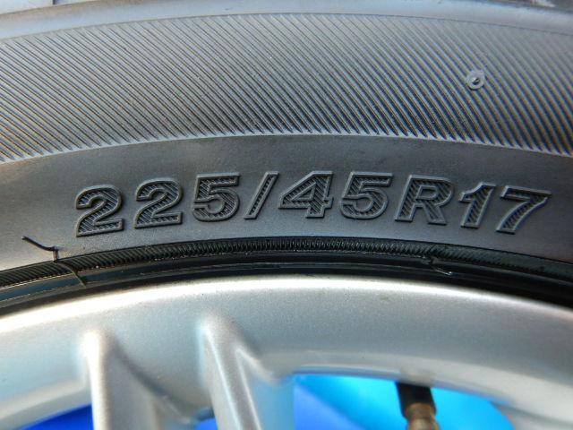 BMW１シリーズMスポーツ純正１７インチ入庫です！
BMW純正ダブルスポーク２０７M　１７インチ　BSレグノ付き！
１シリーズ、３シリーズ、Z4、Z3などに！