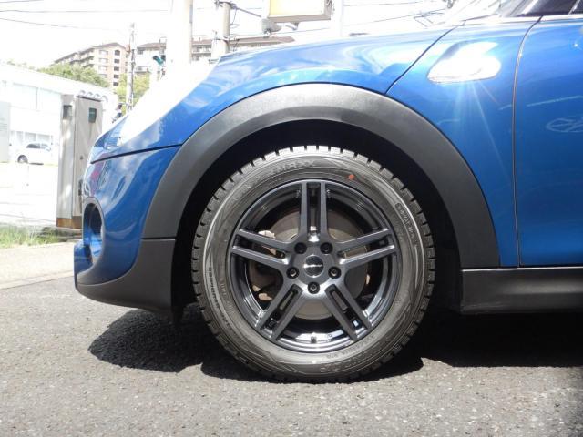 ミニ(F56)に在庫のユーロデザイン16インチを試着してみまし ミニ(F56)に在庫のユーロデザイン16インチを試着してみまし