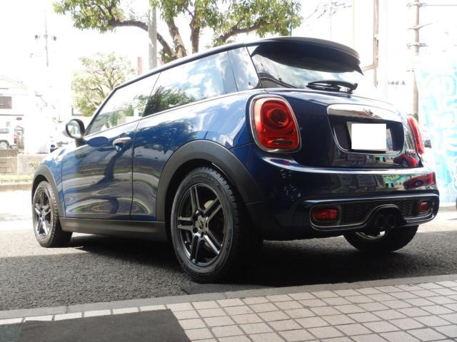 ミニ(F56)に在庫のユーロデザイン16インチを試着してみまし ミニ(F56)に在庫のユーロデザイン16インチを試着してみまし