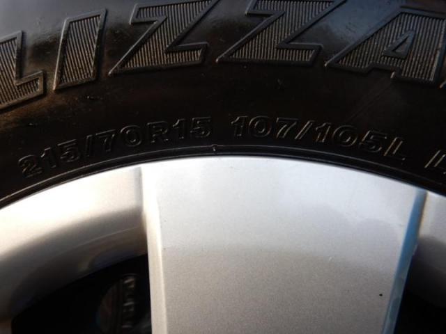 100系ハイエース(6穴車)用の15インチスタッドレスセット入庫 100系ハイエース(6穴車)用の15インチスタッドレスセット入庫