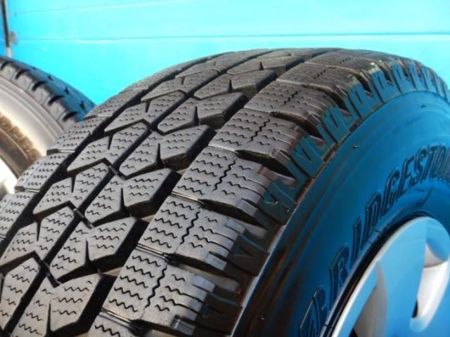 100系ハイエース(6穴車)用の15インチスタッドレスセット入庫 100系ハイエース(6穴車)用の15インチスタッドレスセット入庫