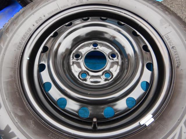 セレナ純正スチールホイールのスタッドレスタイヤ付きセット入庫 セレナ純正スチールホイールのスタッドレスタイヤ付きセット入庫