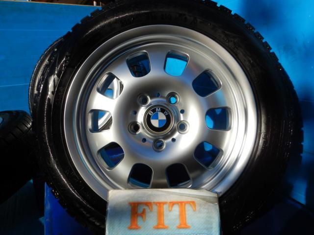 BMW３シリーズ、１シリーズ、Z4、Z3などに装着できる１６インチスタッドレスセット入庫です！
BMW純正エリプソイド４６　１６インチ　ピレリスタッドレス付！