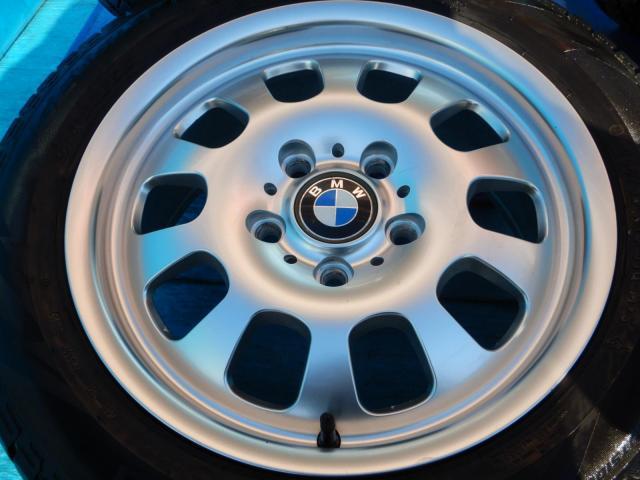 BMW３シリーズ、１シリーズ、Z4、Z3などに装着できる１６インチスタッドレスセット入庫です！
BMW純正エリプソイド４６　１６インチ　ピレリスタッドレス付！