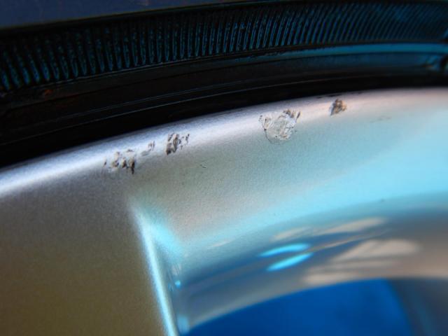 BMW３シリーズ、Z4に流用できる５シリーズMスポーツ純正１８インチ入庫です！
BMW純正ダブルスポーク３５０M　１８インチ　ブリヂストンレグノ付！