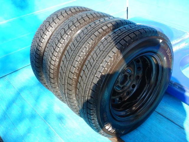 ホンダNBOX純正スチールホイールの溝たっぷりスタッドレス付き ホンダNBOX純正スチールホイールの溝たっぷりスタッドレス付き