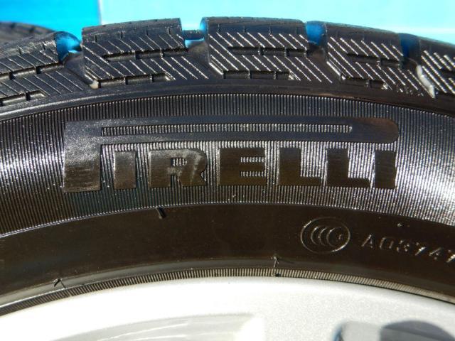 BMW G30系5シリーズ純正の溝たっぷりスタッドレス付きセット入庫です!
BMW純正ダブルスポーク632 18インチ ピレリスタッドレス付!
5シリーズ、4シリーズグランクーペなどに!