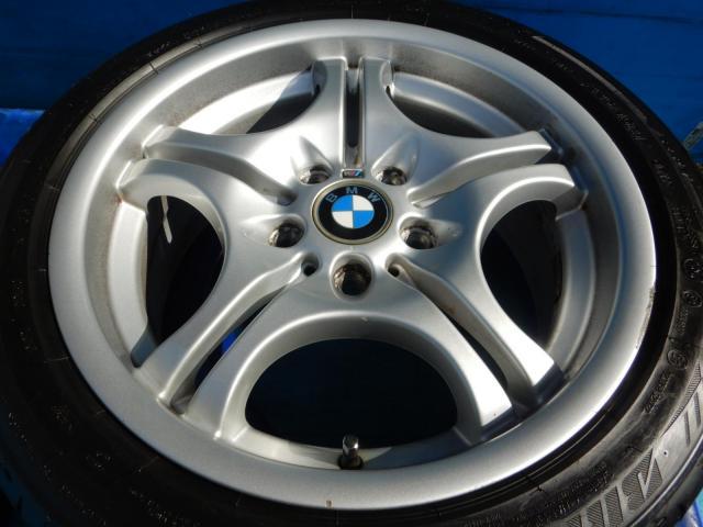 BMW3シリーズMスポーツ純正１７インチ入庫です！
BMW純正ダブルスポーク６８M　１７インチ　ブリヂストンランフラット付！
BMW　３シリーズ、１シリーズ、Z4、Z3などに！