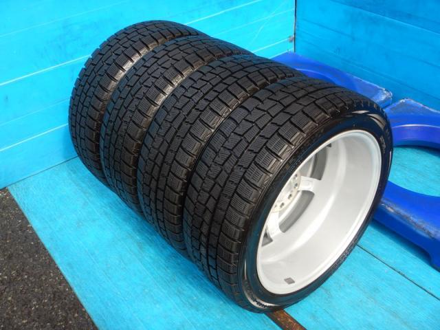 ルノールーテシアルノースポールに装着できる17インチスタッドレスセット入庫です!
STREETGEAR 17インチ ダンロップスタッドレス付!