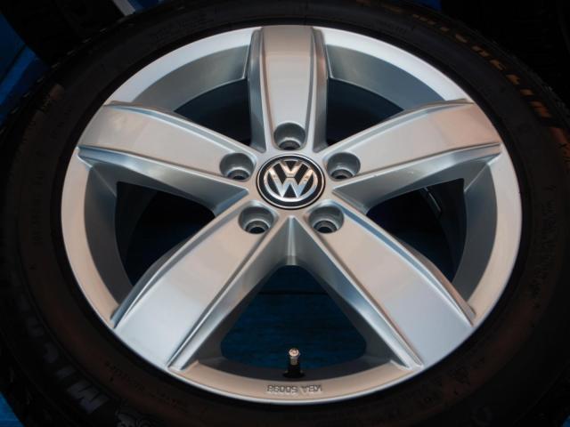 フォルクスワーゲン　ゴルフ　パーツ情報
ゴルフ、トゥーラン、ジェッタなどに装着できる16インチ純正スタッドレスセット入庫です！
フォルクスワーゲン純正　16インチ　ミシュランスタッドレス付！