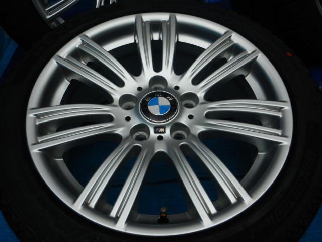 BMW 1シリーズ パーツ情報
BMW1シリーズ、2シリーズクーペ、3シリーズなどに装着できる新品スタッドレス付17インチセット入庫です!
BMW純正ダブルスポーク383M 17インチ