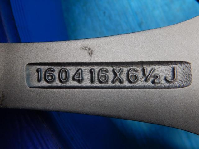 トヨタ プリウス パーツ情報
プリウス、ウィッシュ、86、レガシィなどに装着できる16インチホイール入庫です!
ロクサーニ 16インチ