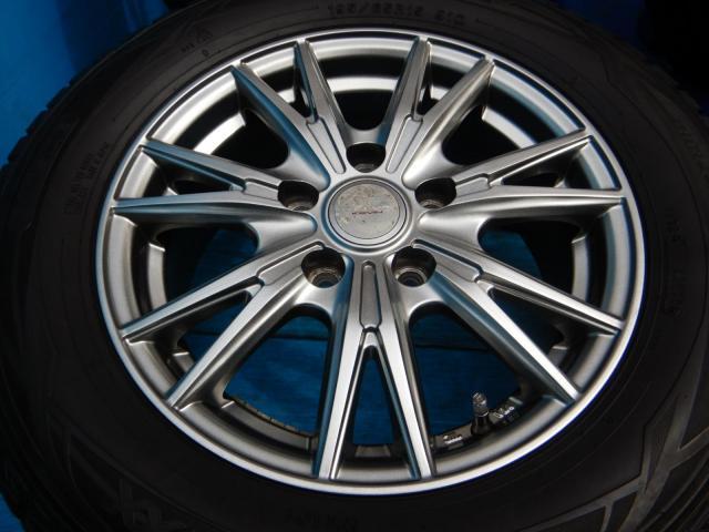 日産　セレナ　パーツ情報
セレナ、ノア、VOXY、エスクァイアなどに装着できる15インチスタッドレスセット入庫です！
ウェッズVELVA　15インチ　ダンロップスタッドレス付！