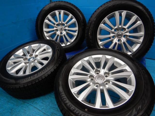 トヨタ　クラウン　パーツ情報
クラウン、カムリ、マークX、エスティマなどに装着できる純正16インチスタッドレスセット入庫です！
クラウン純正　16インチ　ブリヂストンスタッドレス付！