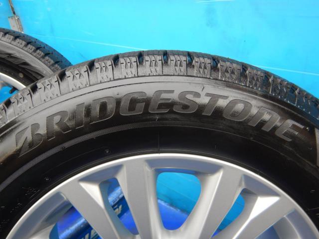 トヨタ　クラウン　パーツ情報
クラウン、カムリ、マークX、エスティマなどに装着できる純正16インチスタッドレスセット入庫です！
クラウン純正　16インチ　ブリヂストンスタッドレス付！