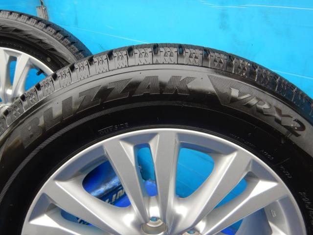 トヨタ　クラウン　パーツ情報
クラウン、カムリ、マークX、エスティマなどに装着できる純正16インチスタッドレスセット入庫です！
クラウン純正　16インチ　ブリヂストンスタッドレス付！