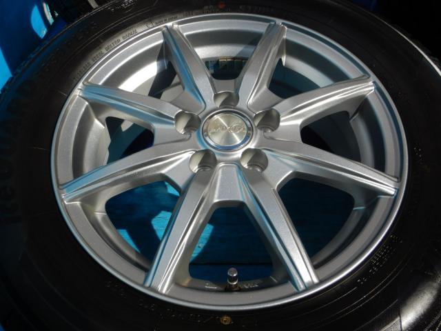 トヨタ　プリウス　パーツ情報
プリウス、ウィッシュ、プレミオ、カローラなどに装着できる15インチスタッドレスセット入庫です！
Laycea　15インチ　ヨコハマスタッドレス付！