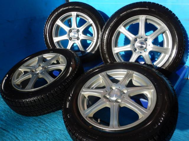 ホンダ　フィット　パーツ情報
フィット、アクア、キューブなどに装着できる溝たっぷり15インチスタッドレスセット入庫です！
Exceeder　15インチ　ブリヂストンスタッドレス付！