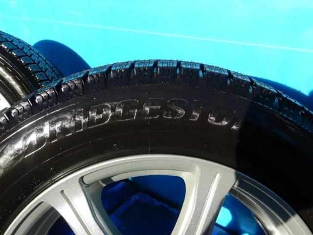 ホンダ　フィット　パーツ情報
フィット、アクア、キューブなどに装着できる溝たっぷり15インチスタッドレスセット入庫です！
Exceeder　15インチ　ブリヂストンスタッドレス付！