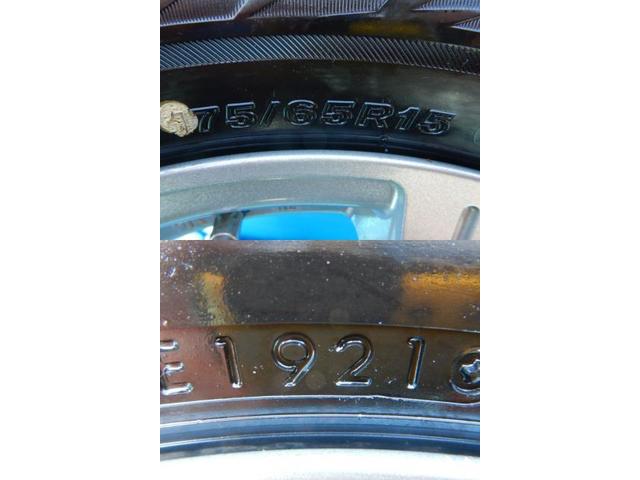 ホンダ　フィット　パーツ情報
フィット、アクア、キューブなどに装着できる溝たっぷり15インチスタッドレスセット入庫です！
Exceeder　15インチ　ブリヂストンスタッドレス付！