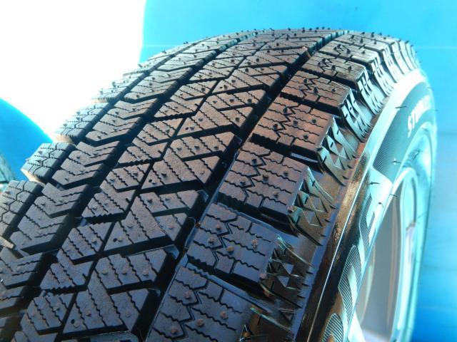 ホンダ　フィット　パーツ情報
フィット、アクア、キューブなどに装着できる溝たっぷり15インチスタッドレスセット入庫です！
Exceeder　15インチ　ブリヂストンスタッドレス付！