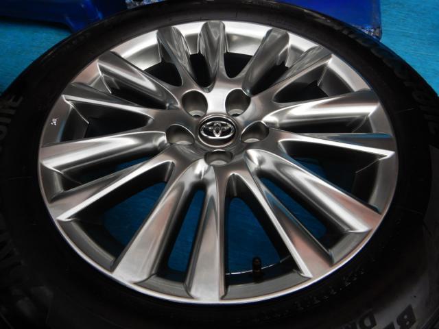 トヨタ　ハリアー　パーツ情報
ハリアー、RAV4、レクサスNXなどに装着できる18インチスタッドレスセット入庫です！
ハリアー純正　18インチ　ブリヂストンスタッドレス付！