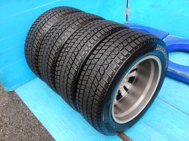 トヨタ　ハリアー　パーツ情報
ハリアー、RAV4、レクサスNXなどに装着できる18インチスタッドレスセット入庫です！
ハリアー純正　18インチ　ブリヂストンスタッドレス付！