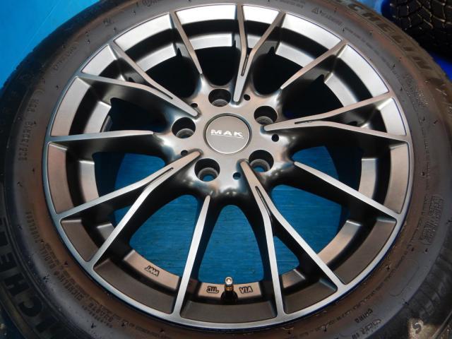 ＢＭＷ　２シリーズ　パーツ情報
BMWアクティブツアラー、グランツアラー用16インチスタッドレスセット入庫です！
MAK FABRIC　16インチ　ミシュラン溝たっぷりスタッドレス付！