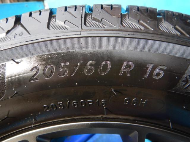 ＢＭＷ　２シリーズ　パーツ情報
BMWアクティブツアラー、グランツアラー用16インチスタッドレスセット入庫です！
MAK FABRIC　16インチ　ミシュラン溝たっぷりスタッドレス付！