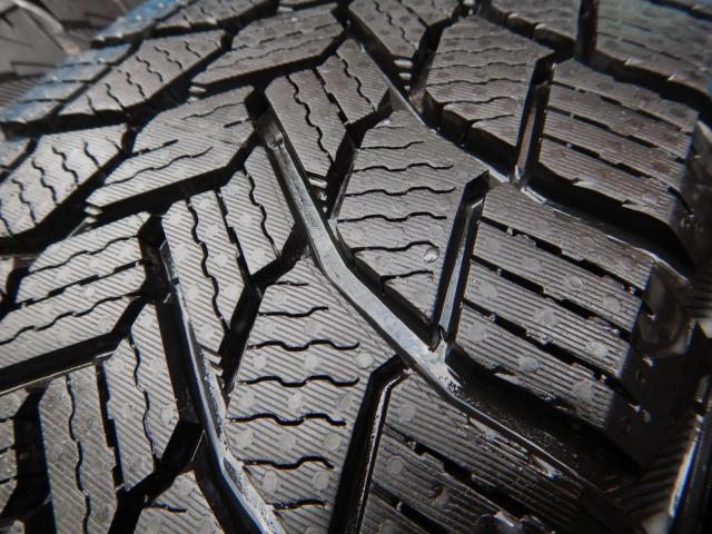 ＢＭＷ　２シリーズ　パーツ情報
BMWアクティブツアラー、グランツアラー用16インチスタッドレスセット入庫です！
MAK FABRIC　16インチ　ミシュラン溝たっぷりスタッドレス付！