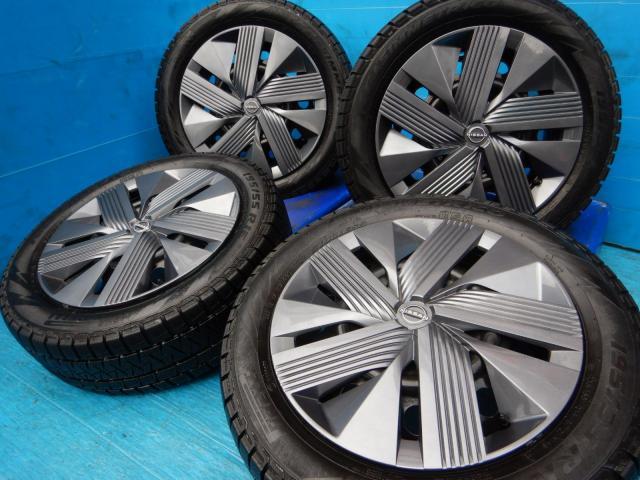 日産　ノート　パーツ情報
ノート、オーラ、キューブに装着できる16インチスタッドレスセット入庫です！
日産ノート純正スチールホイール　16インチ　ピレリスタッドレス付！