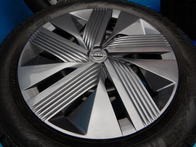 日産　ノート　パーツ情報
ノート、オーラ、キューブに装着できる16インチスタッドレスセット入庫です！
日産ノート純正スチールホイール　16インチ　ピレリスタッドレス付！