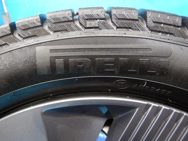 日産　ノート　パーツ情報
ノート、オーラ、キューブに装着できる16インチスタッドレスセット入庫です！
日産ノート純正スチールホイール　16インチ　ピレリスタッドレス付！