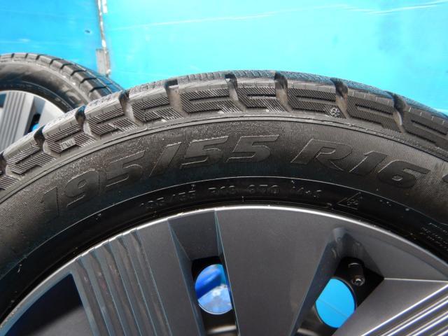 日産　ノート　パーツ情報
ノート、オーラ、キューブに装着できる16インチスタッドレスセット入庫です！
日産ノート純正スチールホイール　16インチ　ピレリスタッドレス付！