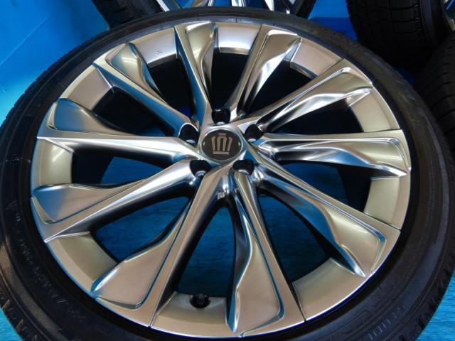 トヨタ　クラウンクロスオーバー　パーツ情報
クラウンクロスオーバー純正21インチの溝たっぷりスタッドレスセット入庫です！