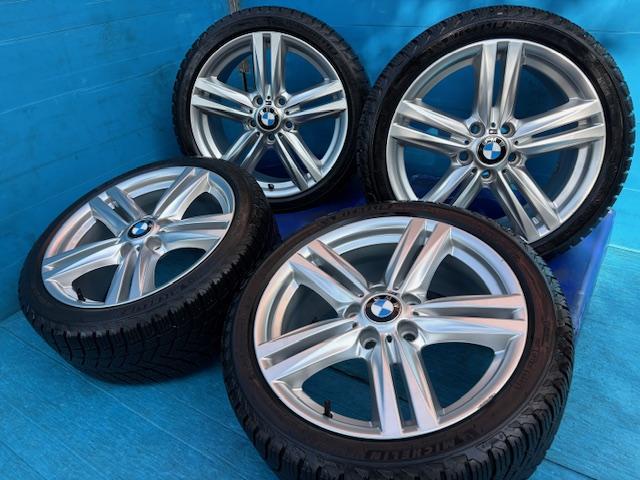 ＢＭＷ　１シリーズ　パーツ情報
BMW1シリーズ、2シリーズクーペ、3シリーズ用の18インチスタッドレスセット入庫です！
BMW純正ダブルスポーク386M　18インチ　ミシュランスタッドレス付！