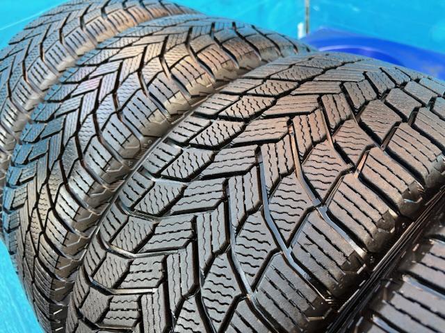 ＢＭＷ　１シリーズ　パーツ情報
BMW1シリーズ、2シリーズクーペ、3シリーズ用の18インチスタッドレスセット入庫です！
BMW純正ダブルスポーク386M　18インチ　ミシュランスタッドレス付！