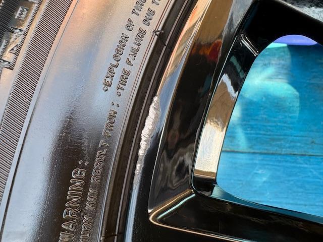 ＢＭＷ　Ｘ５　パーツ情報
BMW X5、X6用の20インチスタッドレスセット入庫です！
ケレナーズX-LINE　20インチ　ダンロップスタッドレス付！